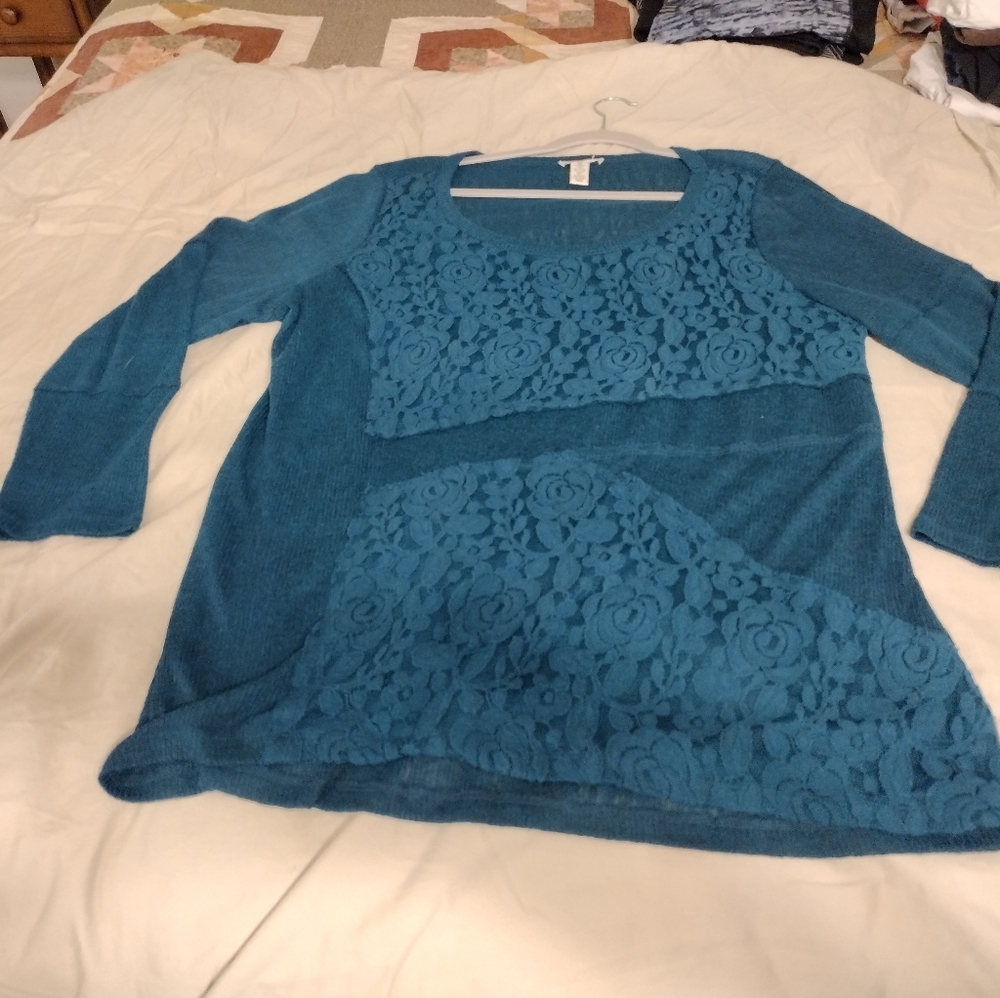 Sweater with lace